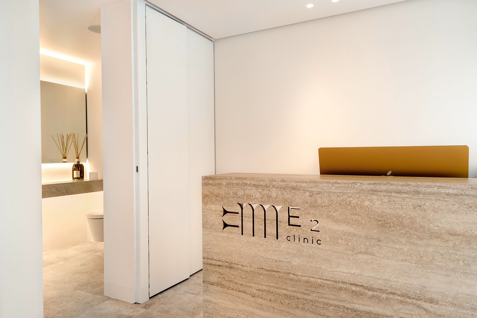 Clínica Dental en Palma - E2 Clinic - Dentistas especialistas en implantes, ortodoncia invisible, periodoncia y carillas